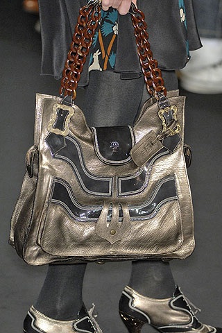 Những mẫu túi “sành điệu” - 1