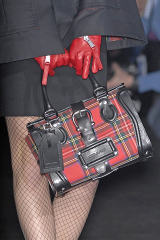 Những mẫu túi “sành điệu” - 11