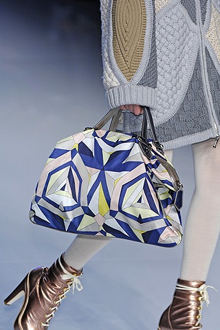 Những mẫu túi “sành điệu” - 12