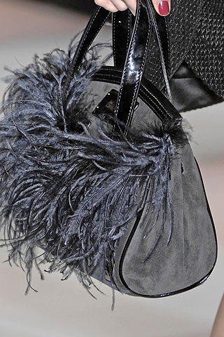 Những mẫu túi “sành điệu” - 13