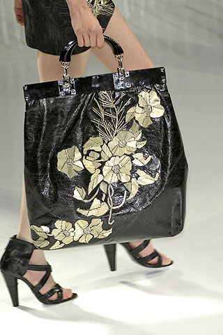 Những mẫu túi “sành điệu” - 14