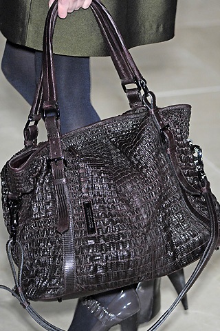 Những mẫu túi “sành điệu” - 25