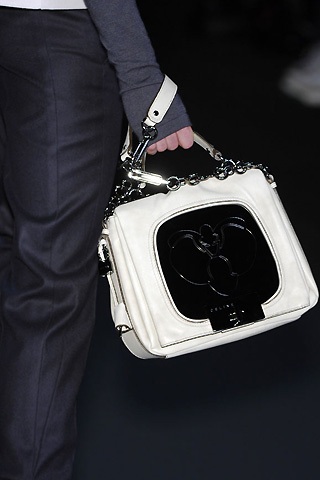 Những mẫu túi “sành điệu” - 7