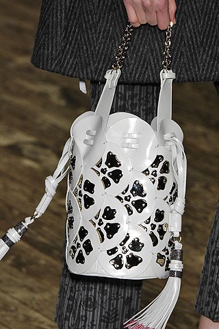 Những mẫu túi “sành điệu” - 8