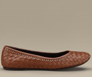 BST giày dép của Bottega Veneta: Gợi ý thú vị cho bạn gái - 6
