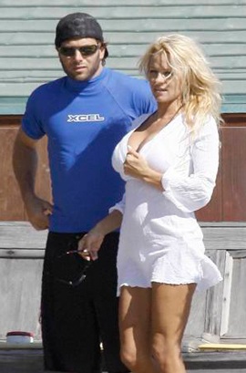 “Pamela Anderson nói dối là cô ấy sẩy thai!” - 2