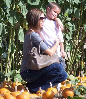 Victoria Beckham: “Tình yêu của tôi vẫn rất lãng mạn” - 4 Victoria Beckham: “Tình yêu của tôi vẫn rất lãng mạn” - 4