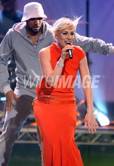 Các màn trình diễn “nóng” tại American Music Awards - 19 Các màn trình diễn “nóng” tại American Music Awards - 19