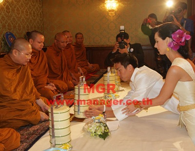 Chiêm ngưỡng đám cưới xa hoa của Hoa hậu hoàn vũ - 8 Chiêm ngưỡng đám cưới xa hoa của Hoa hậu hoàn vũ - 8