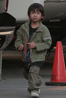 Pax Thiên đến trường quay thăm mẹ - 3