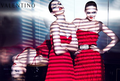 Ba “chân dài” trong chiến dịch quảng cáo của Valentino - 11 Ba “chân dài” trong chiến dịch quảng cáo của Valentino - 11