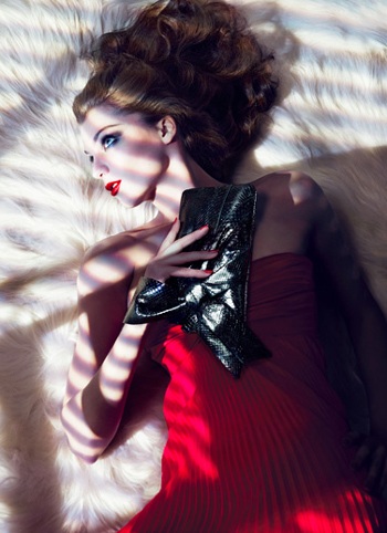 Ba “chân dài” trong chiến dịch quảng cáo của Valentino - 6 Ba “chân dài” trong chiến dịch quảng cáo của Valentino - 6