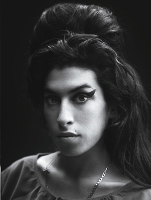 Amy Winehouse truyền cảm hứng cho Chanel - 2