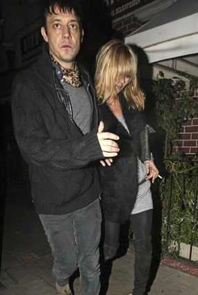 Kate Moss vẫn rất mê tiệc tùng - 2