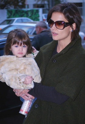 Katie Holmes: “Con riêng của Tom gọi tôi là mẹ” - 4