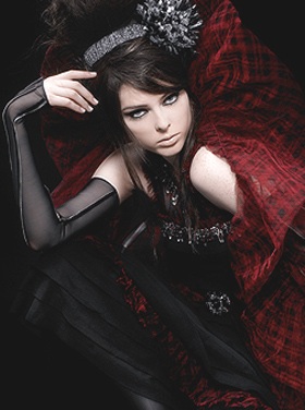 Amy Winehouse truyền cảm hứng cho Chanel - 10