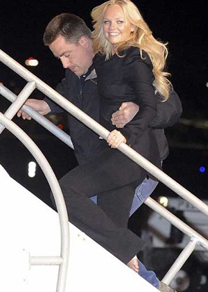 Baby Spice bị bong gân - 1 Baby Spice bị bong gân - 1