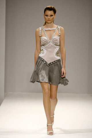 BST xuân/hè 2008 của Afshin Feiz - 18