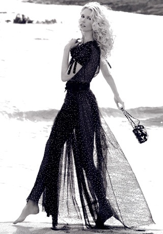 Claudia Schiffer vẫn rất gợi cảm - 4