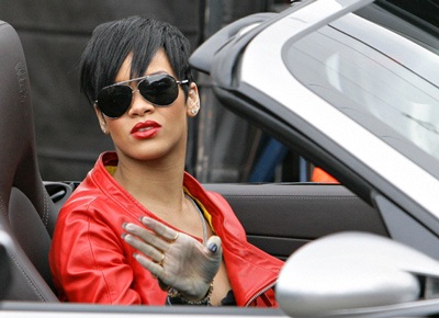 Rihanna trình làng video mới - 1