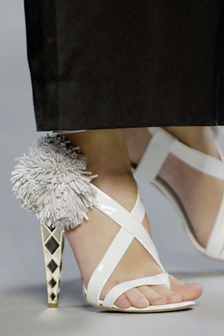 BST xăng đan của Viktor & Rolf và Derek Lam - 2