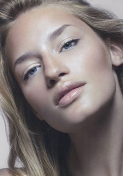 Linda Vojtova - Người đẹp có đôi mắt xanh thẳm - 6