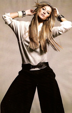 Gisele Bündchen: Vẫn vẻ cuốn hút lạ kỳ - 7