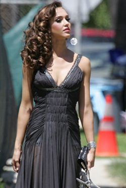 Jessica Alba “nhẹ nhàng” bỏ túi 5 triệu đô la - 1