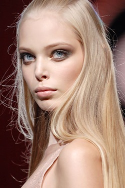 “Chân dài” 9X nổi danh trên sàn catwalk - 3