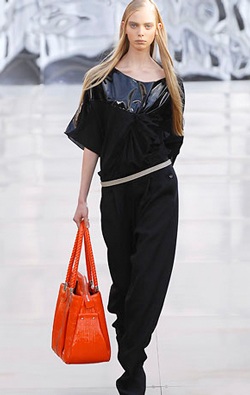 “Chân dài” 9X nổi danh trên sàn catwalk - 5