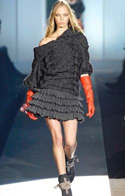 “Chân dài” 9X nổi danh trên sàn catwalk - 2