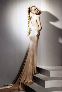 “Chân dài” 9X nổi danh trên sàn catwalk - 4