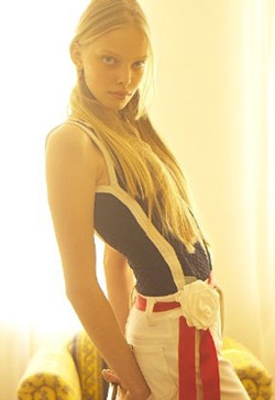 “Chân dài” 9X nổi danh trên sàn catwalk - 7