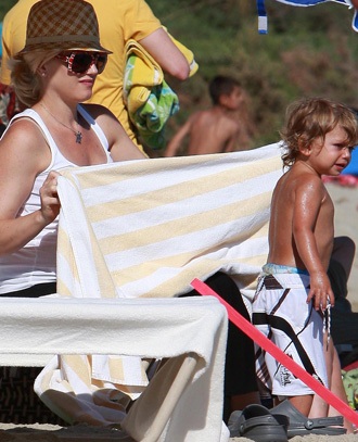 Gia đình Gwen Stefani đi tắm biển - 7