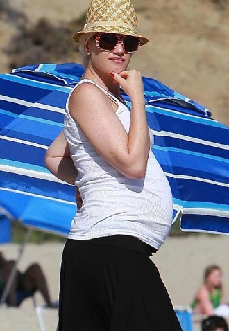 Gia đình Gwen Stefani đi tắm biển - 4