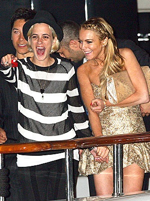 Lindsay Lohan công khai hôn người đồng giới - 2 Lindsay Lohan công khai hôn người đồng giới - 2