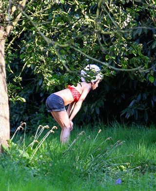 Amy Winehouse lại “khoe hàng” - 5 Amy Winehouse lại “khoe hàng” - 5