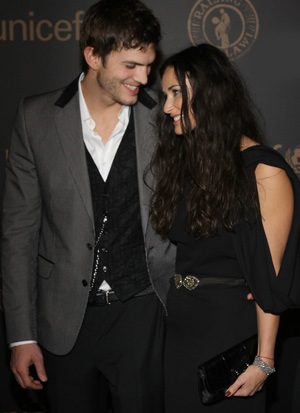 Ashton Kutcher muốn nhận con nuôi - 2