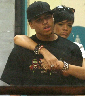 Rihanna “âu yếm” người yêu nơi công cộng - 1