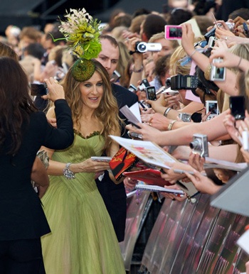 Sarah Jessica Parker và chiếc mũ ấn tượng - 4 Sarah Jessica Parker và chiếc mũ ấn tượng - 4