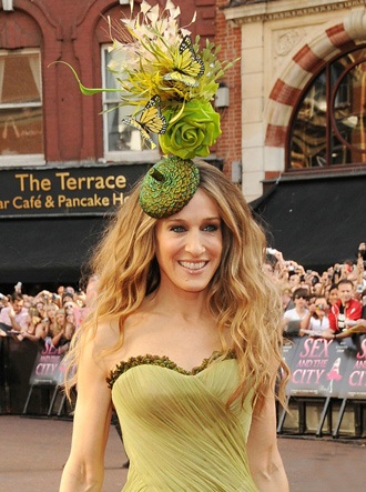 Sarah Jessica Parker và chiếc mũ ấn tượng - 3 Sarah Jessica Parker và chiếc mũ ấn tượng - 3