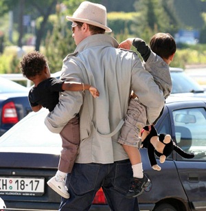 Hình ảnh đại gia đình "ông bà Smith" tại LHP Cannes - 1