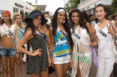 Hoa hậu Hi Lạp vươn lên dẫn đầu - 1