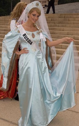 Hậu trường phần thi trang phục dân tộc - 3 Hậu trường phần thi trang phục dân tộc - 3