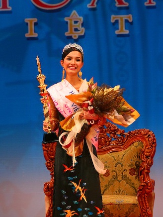 Hình ảnh Hoa hậu Thùy Lâm đã xuất hiện trên Globalbeauties - 11 Hình ảnh Hoa hậu Thùy Lâm đã xuất hiện trên Globalbeauties - 11