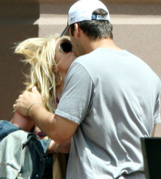 Jessica Simpson và Tony Romo vẫn hạnh phúc - 3