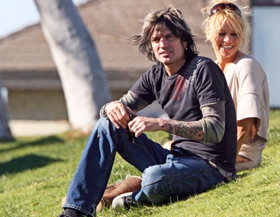 “Quả bom sex” tái hợp với chồng cũ - 1