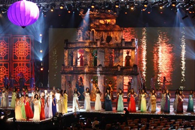 Đêm phúc khảo Hoa hậu Hoàn vũ: Đầy thú vị! - 2