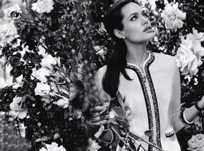 Vẻ đẹp cổ điển của Angelina Jolie  - 2