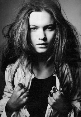 Behati Prinsloo - Vẻ đẹp lãng mạn và bay bổng - 1